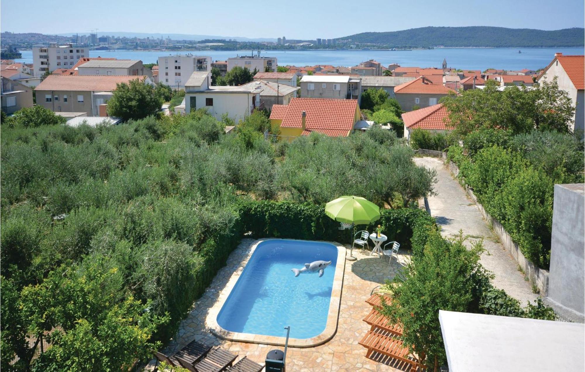 Amazing Apartment In Kastel Sucurac With Kitchen Kaštela Exterior foto